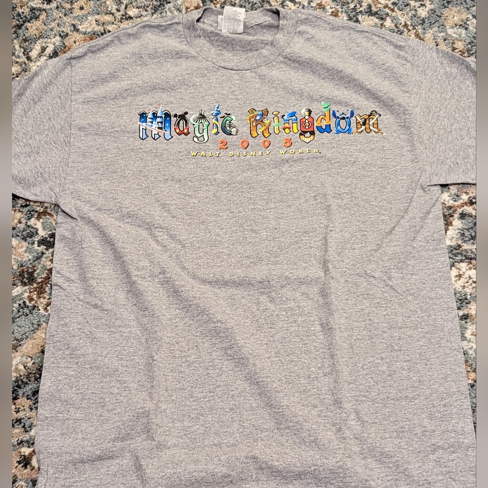 Disney Parks Walt Disney World Magic Kingdom 2005 grey Tshirt size large